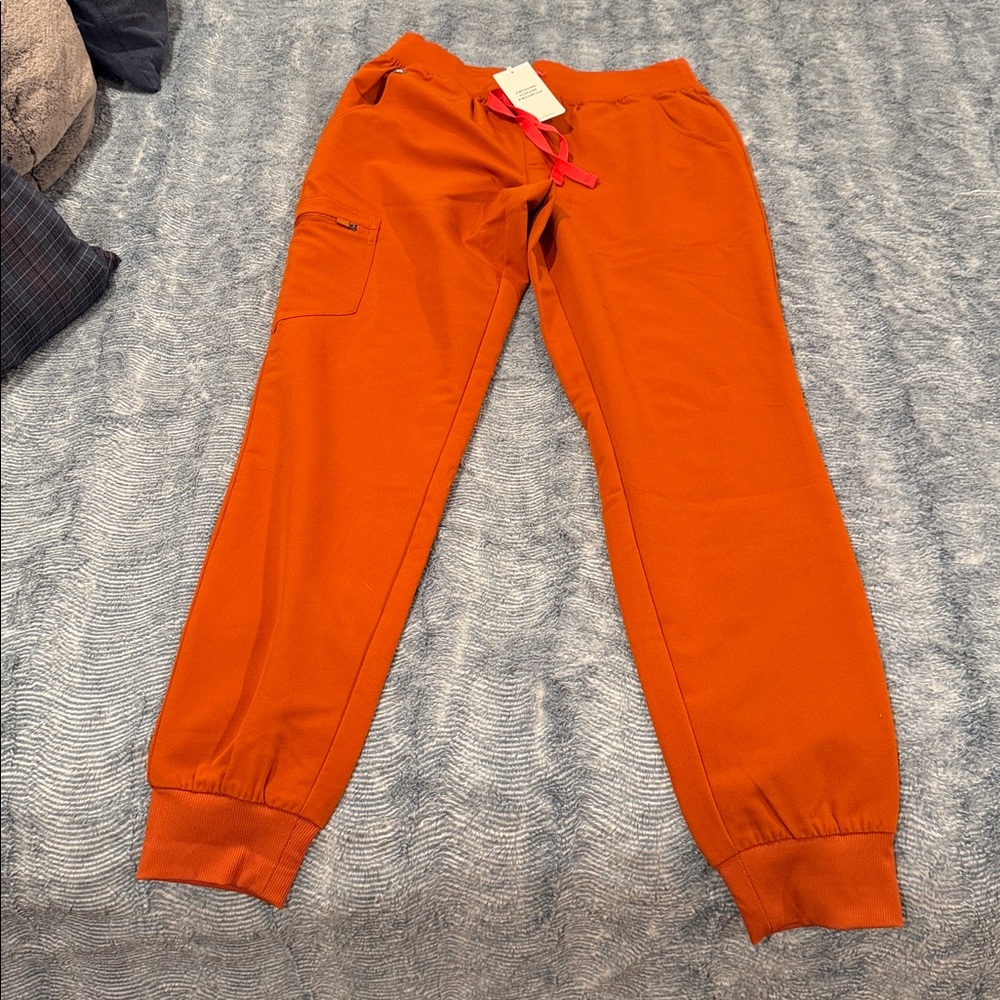 NWT Figs Women’s Zamora Dirty Chai jogger scrub pants